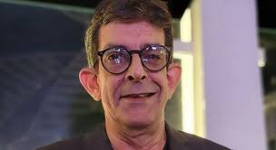 Piden ayuda para anciano cubano que vive en casa en peligro de derrumbe en  Camagüey