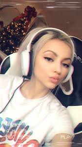 Avery (@FanOfAveryXD)