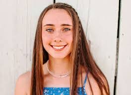 Lauren Applegate's Instagram, Twitter & Facebook