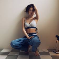 김제니 / kim jennie profesión: C7qugl6t4bbbhm