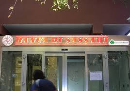 Trova orari e indirizzi dei negozi banco di sardegna banco di sardegna è fortemente radicato nel territorio e questo legame è testimoniato dai numerosi prodotti che questa banca sostiene. Neon Europa 0088 Insegna Luminosa Banca Di Sassari Neon Europa Insegne Luminose Arredamenti Bar E Negozi Cagliari Sardegna