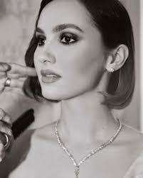 Carly Sharp's Instagram, Twitter & Facebook