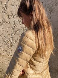 Associé avec une écharpe, et vous avez le combo parfait pour affronter l'hiver. Doudoune Beige Cha Jott Femme Lilou By M