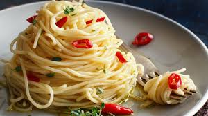 Spaghetti Aglio Olio E Peperoncino La Ricetta E Cinque Errori Da Evitare Ricette Ricette Vegane Facili Pasti Italiani
