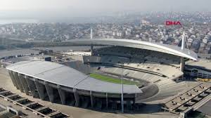 Broşürde, i̇stanbul'daki atatürk olimpiyat stadı'nın yenilenerek üstünün kapatılacağı, 72 bin olan kapasitesinin de 92.208'e yükseltileceği belirtiliyor. Ataturk Olimpiyat Stadyumu Nun Cimleri Degistirildi Son Dakika