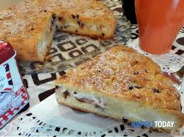 Mettetele in una ciotola con gli amaretti sbriciolati e la cannella. Torta Sbriciolata Con Ricotta Cioccolato E Pere