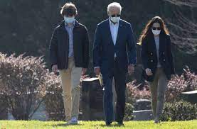 Dec 20, 2020 · joe hoft is the twin brother of tgp's founder, jim hoft, and a contributing editor at tgp. Joe Biden Mitte Geht Gemeinsam Mit Seinem Enkel Hunter Links Und Seiner Tochter Ashley Zu Den Grabern Seiner Verstorbenen Familienangehorigen Stuttgarter Zeitung