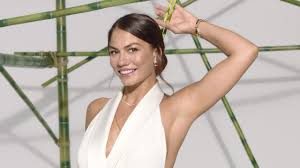 Demet özdemir official facebook page Demet Ozdemir Pantene In Yeni Reklam Filmi Icin Kamera Karsisinda Haber Takvimi