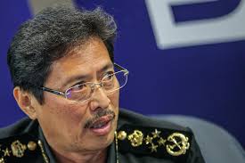 Mengikut pertuduhan, wafiy, didakwa mengambil tindakan yang memudaratkan terhadap seorang pemberi maklumat dengan cara. Azam Baki 290 Pemberi Maklumat Diberi Perlindungan Sprm Berita Projekmm