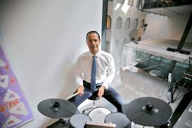 He is the firm's managing partner and also a partner in its m&a practice, having advised on numerous transactions, both in portugal and abroad, with a focus on the structuring and negotiation of complex joint ventures and acquisitions across various industries. Aqui Diz Se Que Se Fatura Muito E E Se Visto Como Um Potencial Bandido Diz Joao Vieira De Almeida Eco