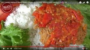 Dari sisi ayam dan sambal. Video Resep Ayam Geprek Bensu Nikmatnya Nyess Plus Sambal Segar Pedas Mantap Level 10 Tribun Jambi