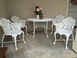 Front Porch Metal Patio Furniture Restored With White Rustoleum Spray Paint Looks Like New Diy Upgrade Your F Furniture Metal Patio Furniture Lawn Furniture
