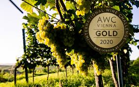 In einer gigantischen weinbewertung wurden nun die sieger geehrt. 12 X Gold Bei Awc Vienna 2020 Www Lenzmoser At