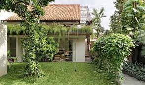 The tropical modern residence is a refreshing architectural expression of said tropical atmosphere. 7 Inspirasi Desain Rumah Tropis Modern Dijamin Bikin Nyaman