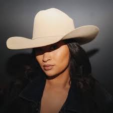 Krista Swift's Instagram, Twitter & Facebook