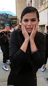Selena Gomez Doesn T Know What To Do After She Scares Baby By Trying To Hug Her On The Street Express Digest