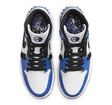 Colorways like white/metallic blue and white/natural grey were among the earliest air jordan 1 low releases. Air Jordan 1 Mid Se Sisterhood Le Site De La Sneaker