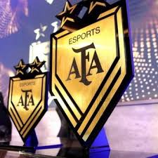 La copa de la ligapro de la serie a tiene un peso de 40 libras. Se Viene La Liga Virtual De La Afa