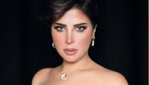 وجنسيتها الحالية من دولة سانت كيتس ونيفيس. Ø´Ù…Ø³ Ø§Ù„ÙƒÙˆÙŠØªÙŠØ© ØªØ³ØªØ¹Ø±Ø¶ Ø£Ù†ÙˆØ«ØªÙ‡Ø§ ÙÙŠ Ø§Ø·Ù„Ø§Ù„Ø© Ø¬Ø±ÙŠØ¦Ø© Ø¨Ø¹Ø¯Ù…Ø§ Ø£Ø¹Ù„Ù†ØªÙ‡Ø§ Ø£Ø­Ø¨ Ø£Ù„Ø¨Ø³ Ù…Ù† ØºÙŠØ± Ù‡Ø¯ÙˆÙ…