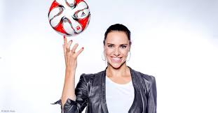 Find professional sky moderatorin esther sedlaczek videos and stock footage available for license in film, television, advertising and corporate uses. Sky Moderatorin Esther Sedlaczek Beim Montagsspiel Treffen