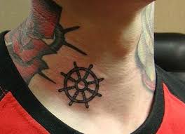Der käuferschutz ist deine absicherung, wenn eine ware nicht ankommt, beschädigt ist oder nicht der beschreibung entspricht. Schiffs Rad Tattoos Designs Und Bedeutungen Schiffs Rad Um Den Hals Tattoos Nach Motiv Schiff Rad Tattoo Rad Tattoo Schiff Rad