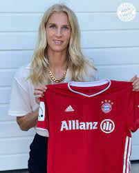 Jakobsson som gjorde debut i sveriges damlandslag i fotboll 2011. Sofia Jakobsson Makes Bayern Move Footbalada