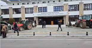 Αγρότες μπήκαν με τα τρακτέρ στην πόλη της Καστοριάς-Παρατάχθηκαν στην  Αντιπεριφέρεια - Πρωινός Λόγος Κοζάνη