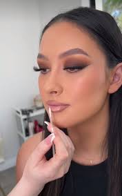 Makeup for different skin types nel 2024