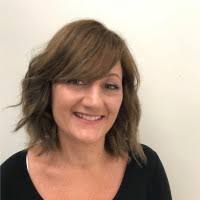 Un nouveau studio de yoga, des cours donnés par une jeune femme aux  multiples talents et aussi kiné.