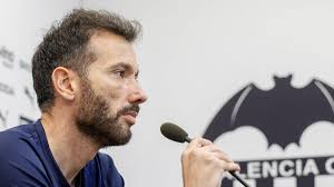 Repaso del entrenador a estos nombres propios: Thierry, Pepelu, Unai Núñez y Saravia