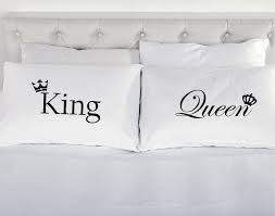 Scopri anche i nuovi prodotti più cool per l'estate! Bianco Con Nero Matrimoniale King Corona Della Regina Regalo Cuscino Federe Biancheria Da Letto Divertente Regalo San Valentino Matrimonio Fidanzamento Regalo Lenzuola E Federe Biancheria Da Letto Outlookplanningdevelopment Com Au