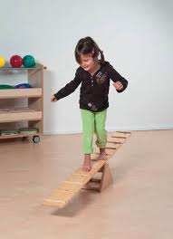 Wippbrett In 2020 Kinder Spielzimmer Kinderspielplatz Holzspielzeug