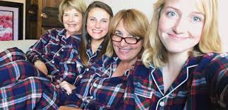 How to Plan a Stay-at-Home Girls' Weekend With Your Daughter