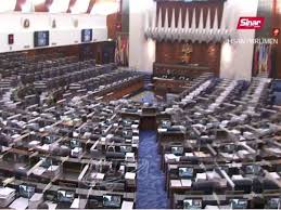 Atau (b) ke atas pengimportan wain, spirit, bir, minuman keras malta, tembakau dan hasil tembakau ke dalam kawasan bebas cukai tasik kenyir. Dewan Rakyat Lulus Tiga Rang Undang Undang Perkasa Jkdm