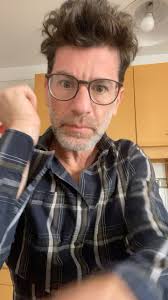 "El nuevo Barnum" Baricco hablando de cualquier cosa es baricco. En este  caso un rejunte de sus crónicas para un diario italiano. Baricco habilita  siempre otras lecturas... de la vida #leer ...