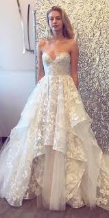 Für einen unvergesslichen abend im eleganten rahmen setzt sie das lange schwarze bustierkleid oder ein elegantes abendkleid perfekt in szene. 53 Inspiration Volantbrautkleider Ideen In 2021 Hochzeitskleid Trend Brautmode Hochzeitskleider Prinzessin