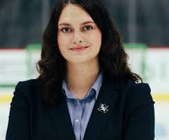 Mackenzie Bragg's Instagram, Twitter & Facebook