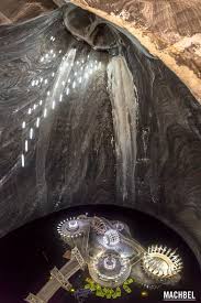 Un lucru interesant este faptul ca o mina atat de valoroasa din punct de vedere istoric a fost modernizata in decurs a mai putin de 2 ani, iar acest lucru atrage un numar de aproximativ 600. Salina Turda El Parque De Atracciones Subterraneo De Rumania Machbel Parque De Atracciones Parques Rumania