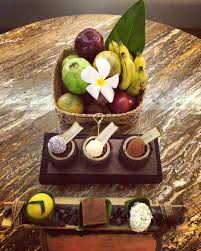 Meeting Guests Are Welcomed To Their Rooms With Local Fruits And Balinese Sweets At The Ritz Carlton Bali Local Fruit Hotel Decor Hotel Amenities