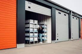 Wer auf der suche nach stauraum ist, stellt sich früher oder später die frage, ob man lieber eine garage oder einen lagerraum mieten sollte, um sein hab und gut einzulagern. Nr 1 In Deutschland Der Richtige Raum Fur Deine Projekte Storage24