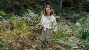 The dig concerns the specifics of an archaeological excavation project in 1939, a subject that doesn't exactly scream riveting cinema. Lily James And Ralph Fiennes Star In 1930s Archaeology Drama The Dig Watch The Trailer British Period Dramas