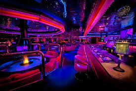 The lounge also features a champagne call button that allows patrons to top off their flute with the push of a button. Las Vegas Bars Pubs 10best Bar Pub Reviews
