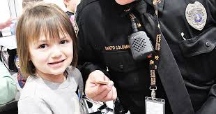 LES students rave over Lunch with a Cop event Friday