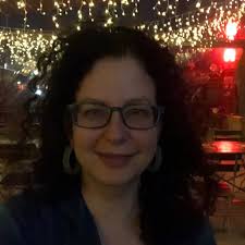 وارنر بروز (بشكل مفاجئ! ) كان لديها واحدة من أفضل الأساليب لهذا، منذ أكثر  من عقدين، مع مجموعات صناديق لوني تونز الخاصة بها. إخفاء وسائل الإعلام  المسيئة عمداً، حتى الأشياء التي كانت