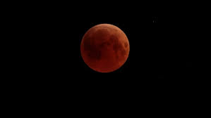 Una diligencia llena de pasajeros y un pistolero. Superluna De Sangre Lo Que Debe Saber Sobre El Raro Y Triple Fenomeno Que Ocurrira Esta Semana Rt
