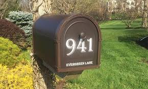 Mailbox numbers are required to be displayed on all residential mailboxes. Mailbox Lettering Custom Vinyl Lettering Doityourselflettering Com