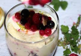 Mousse De Citron Sur Un Coulis De Fruits Rouges Chez Vanda Mousse Citron Coulis De Fruits Mousse Fruit