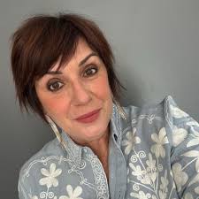 Je suis retournée dans mon ancien lycée pour partager mon parcours aux  étudiants 😍 De la petite fille réservée, anxieuse au lycée à la cheffe  d'entreprise, épanouie… Cela me tenait à cœur