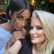 Kate Davidson's Instagram, Twitter & Facebook