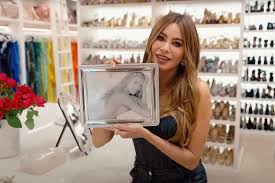 Sofía Vergara Keeps a Nude Photo of Herself in Her Closet HD phone wallpaper